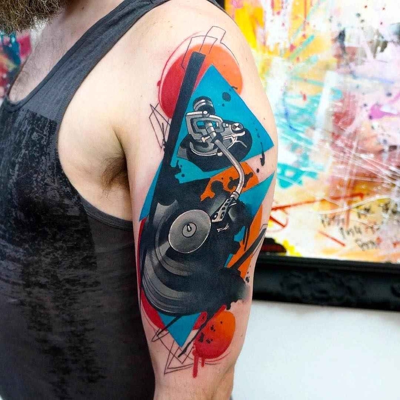Artista di tatuaggi Dynoz Art Attack tatuaggi a colori, nuova scuola e neo tradizionale