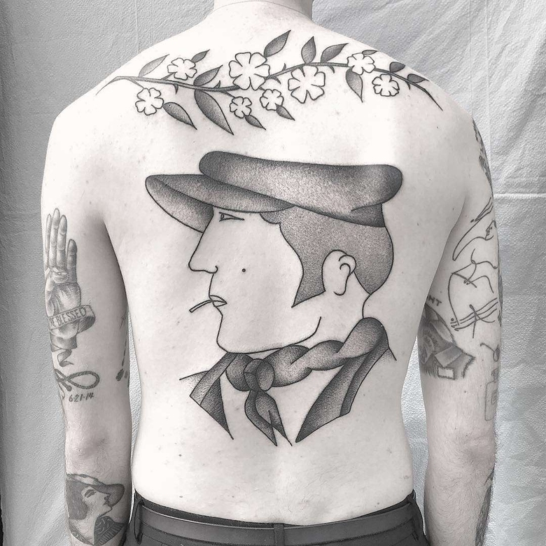 Artista di tatuaggi Caleb Kilby, stile astratto di linea di tatuaggio | Regno Unito