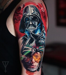 Tatuaggi, Film e Telefoni: Ispirazione e Creatività di Roman Vainer