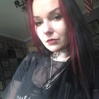 Tatuatore Klaudia Zelenay