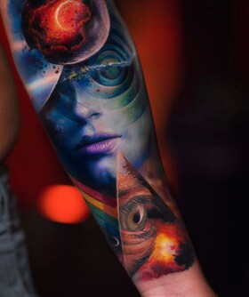 Tatuaggio surreale da Yomico Moreno
