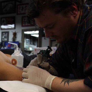 Tatuatore Vic James