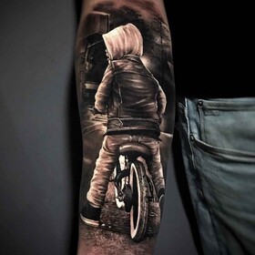 Artista di tatuaggi Hugo Fiest