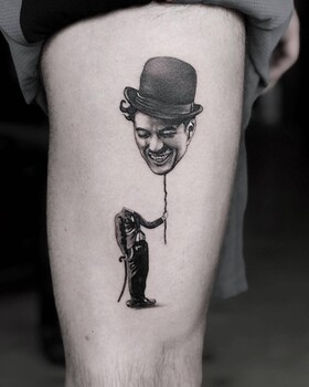 Artista di tatuaggi Victor del Fueyo de la Torre