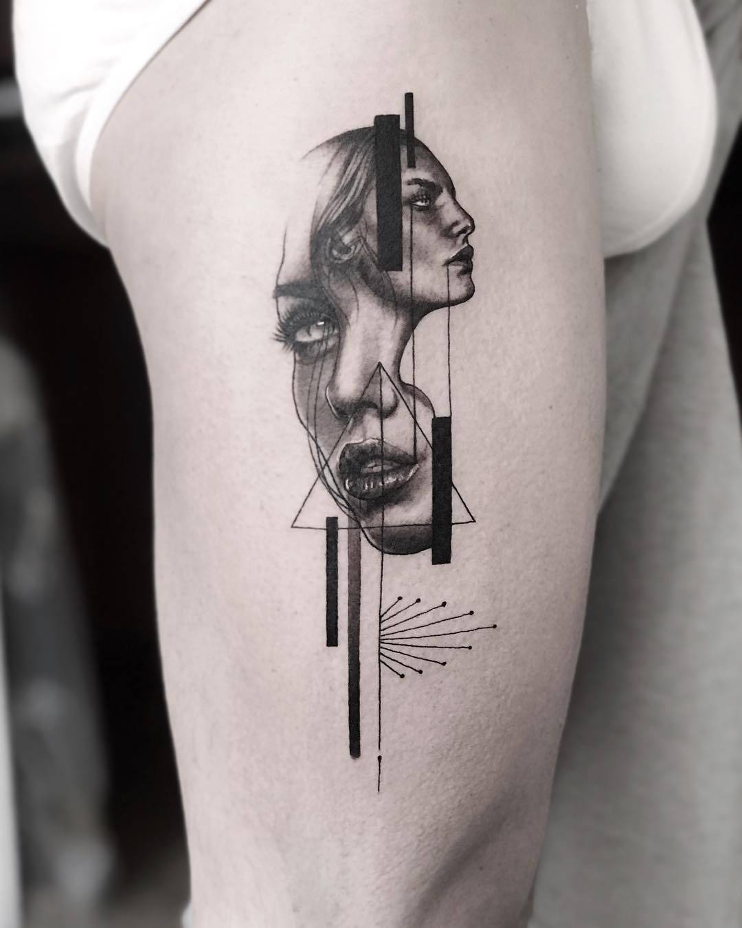 Tatuatore Victor del Fueyo de la Torre, tatuaggio surreale