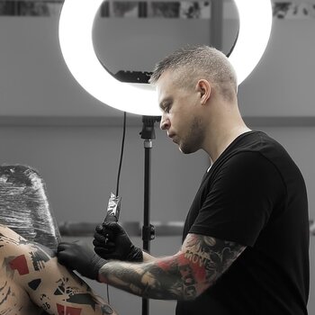 Tatuatore Alexander Mironenko
