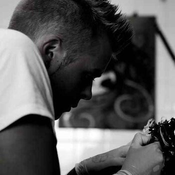 Tatuatore Jamie Ris