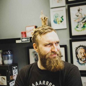 Tatuatore Lesha Lauz