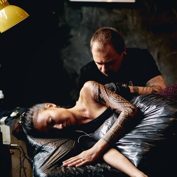Tatuatore Dmitriy Babakhin