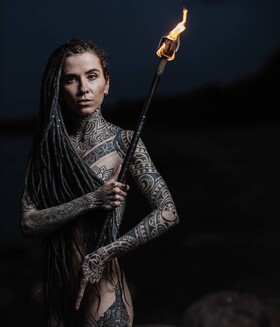 Tatuaggio polinesiano di Dmitry Babakhin