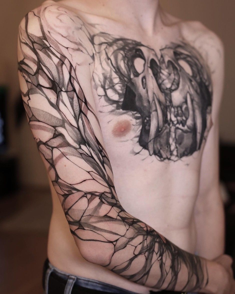 Artista del tatuaggio Konstantin Strokin, tatuaggio grafico in nero | Mosca, Russia