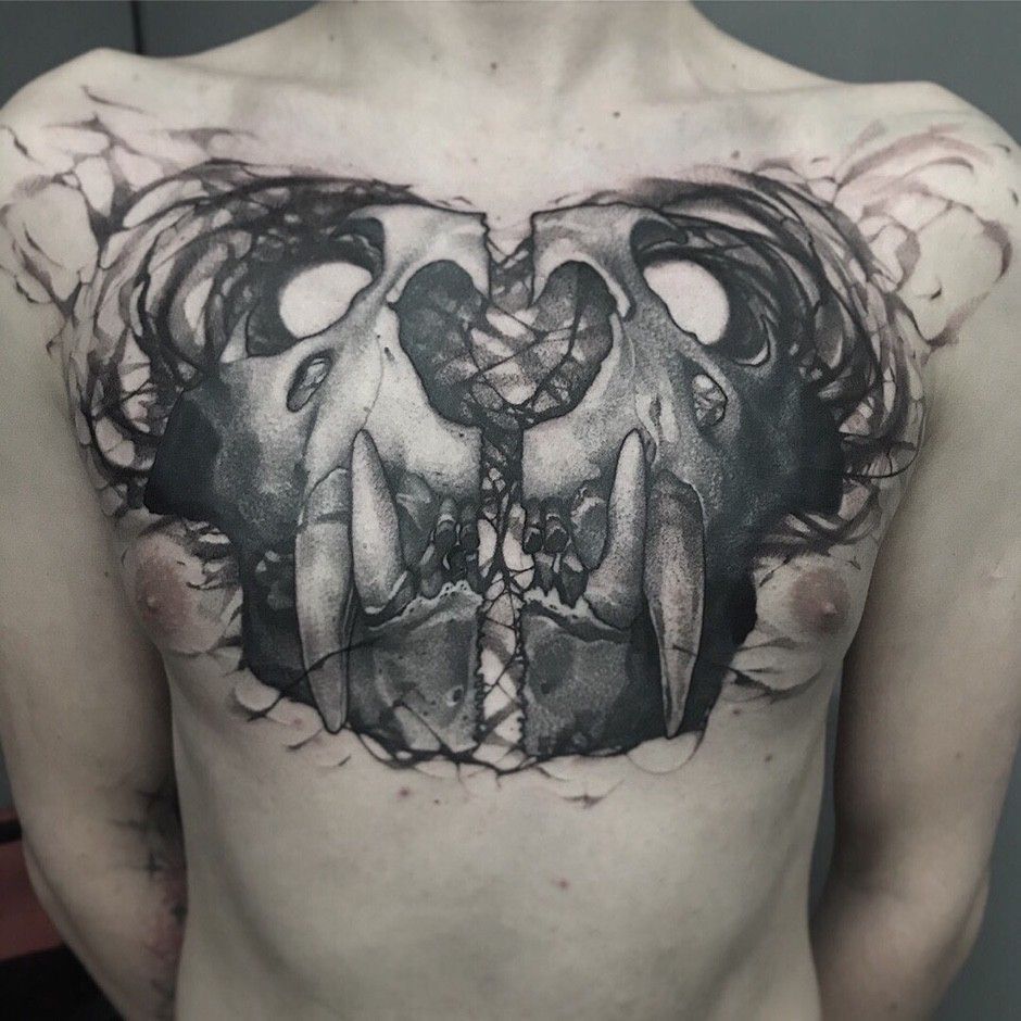 Artista del tatuaggio Konstantin Strokin, tatuaggio grafico in nero | Mosca, Russia