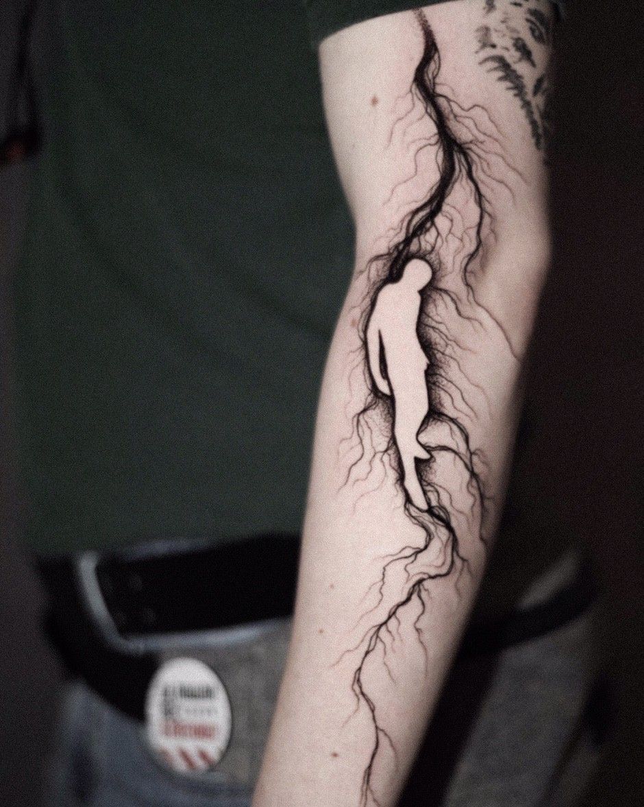 Artista del tatuaggio Konstantin Strokin, tatuaggio grafico in nero | Mosca, Russia