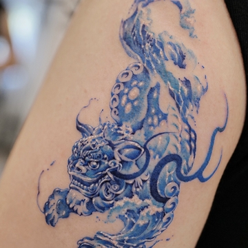 Onde che si accarezzano sulla pelle: lo stile inimitabile di INNO