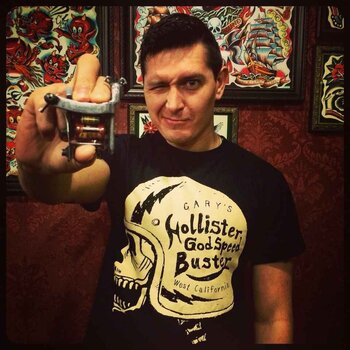 Tatuatore Aleksey Tol