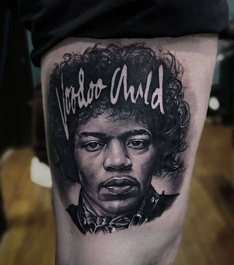 Artista di tatuaggi Nick Imms, autore di ritratto in nero e grigio con realismo | Regno Unito