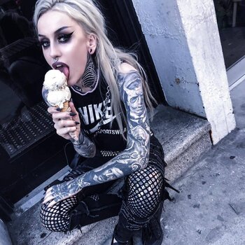 Tatuatore Hollie Pryce-Jones