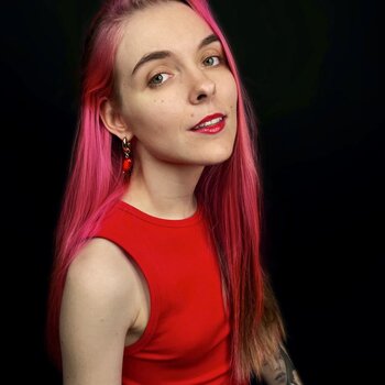 Tatuatore Arseniya Safonova