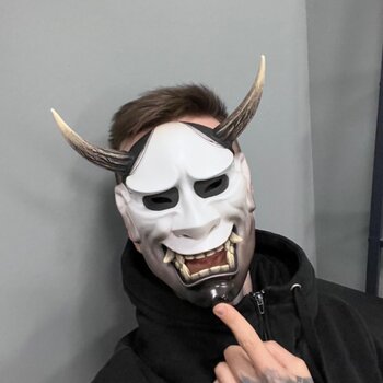 Tatuatore Maks Vorobei 