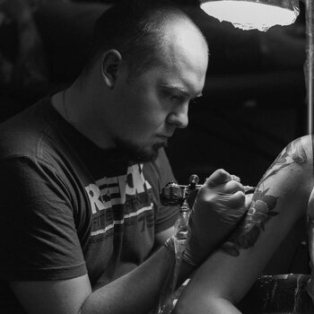 Tatuatore Nikita Maximov