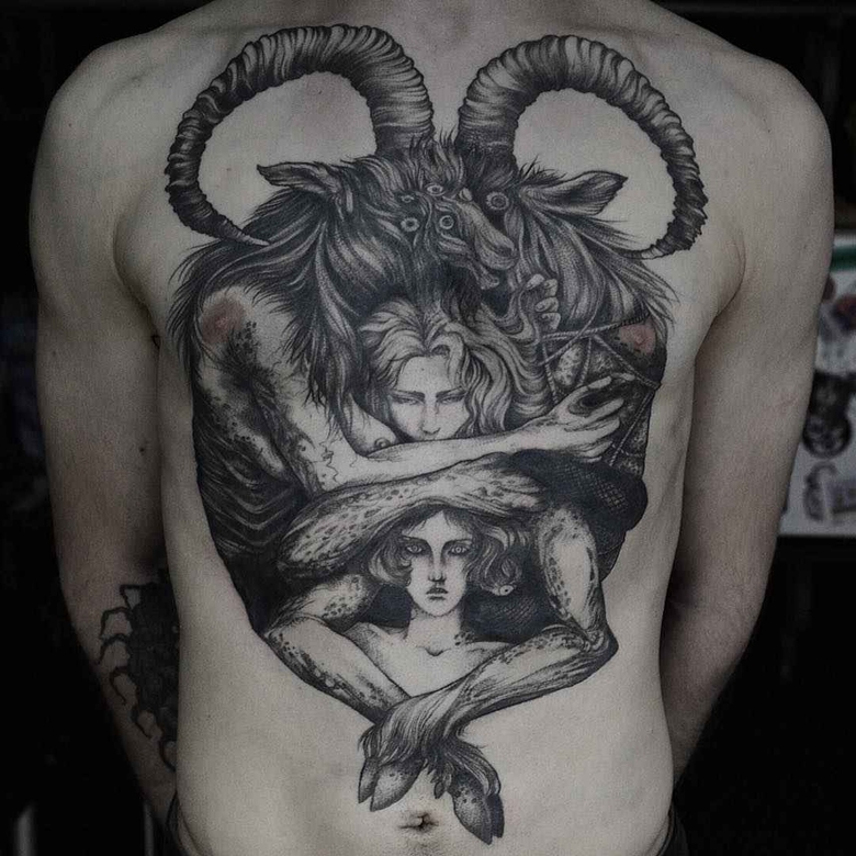 Artista di tatuaggi Sasha Katuna