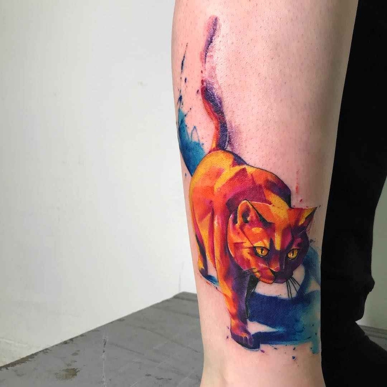 Tattoo artista Emrah De Lausbub autore di un tattoo in stile astratto in acquerello | Germania