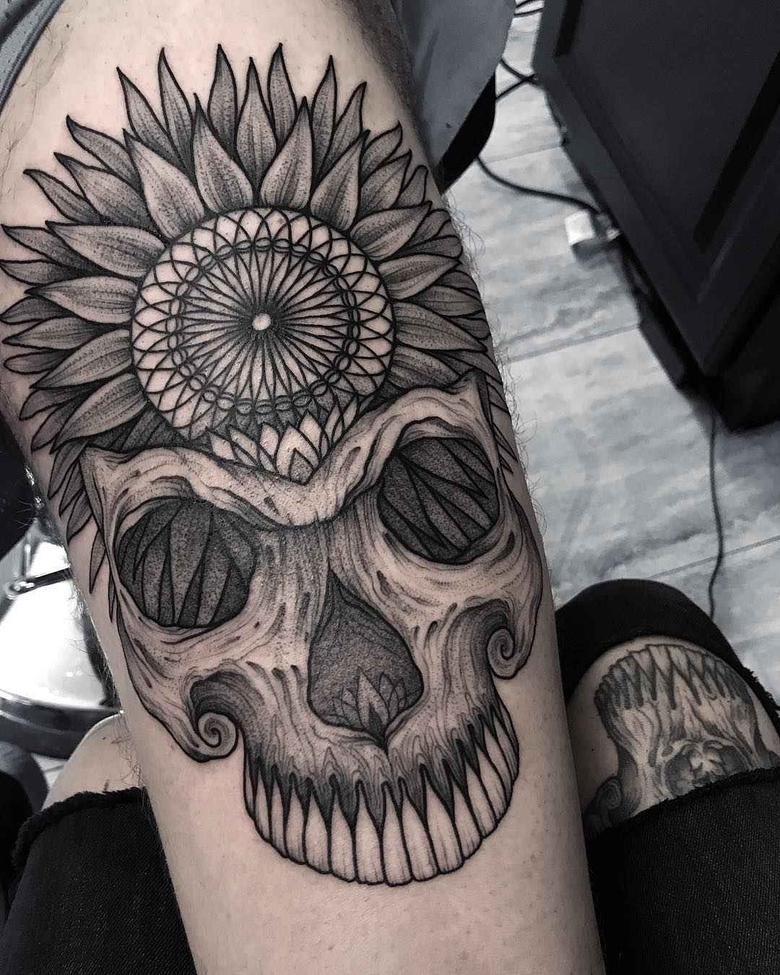 Artista di tatuaggi Sasha Masiuk