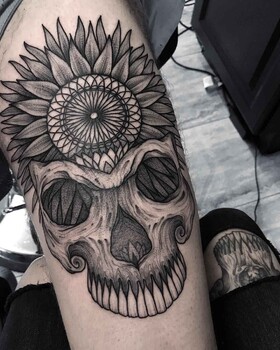 Artista di tatuaggi Sasha Masiuk