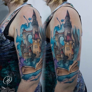 Tatuaggi luminosi di Daria Pirojenko