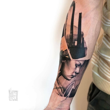 Artem Korobov's tatuaggio avanguardistico