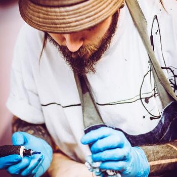 Tatuatore Artem Korobov