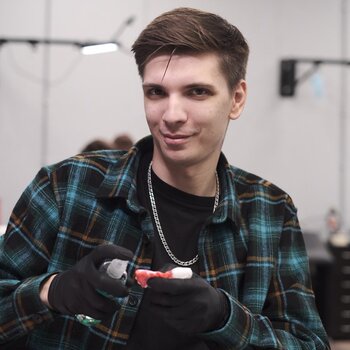 Tatuatore Dmitriy Harleich