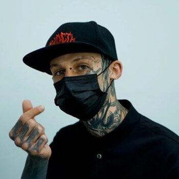Tatuatore Nikolay Grebennikov 