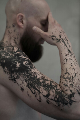 L'arte del flusso: all'interno dello stile unico di Edvin Tedebring per i tatuaggi