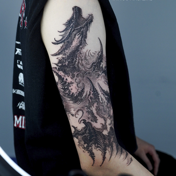 Poesia visiva nei tatuaggi a mano libera di Sol