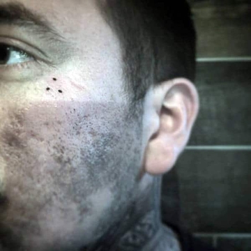 Il significato del tatuaggio con i tre punti attraverso le culture: simbologia, storia e interpretazioni moderne