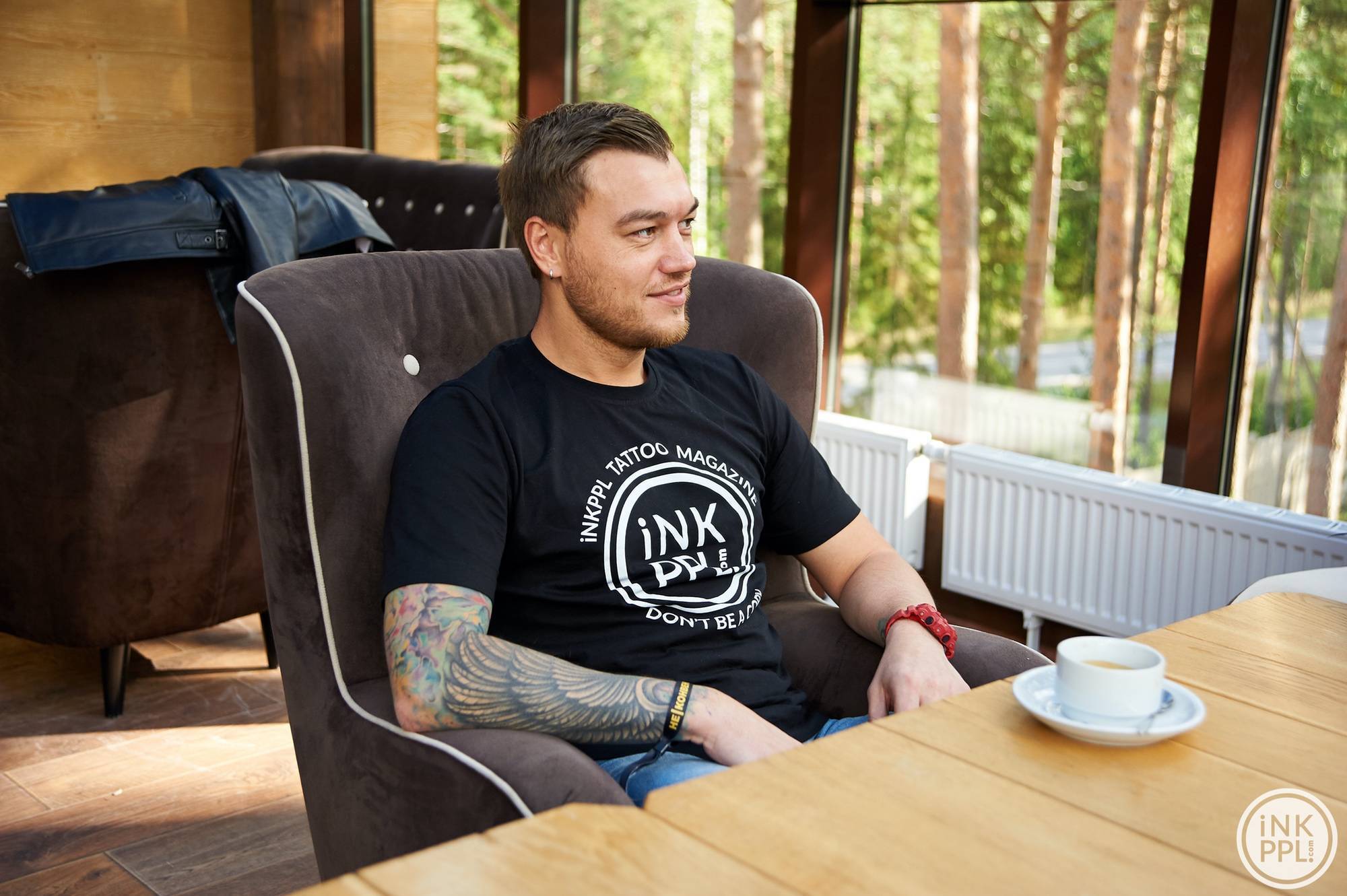 Tatuatore Andrey Kolbasin, tatuaggio classico in colore e nero e grigio, realismo | Intervista per iNKPPL | San Pietroburgo, Russia