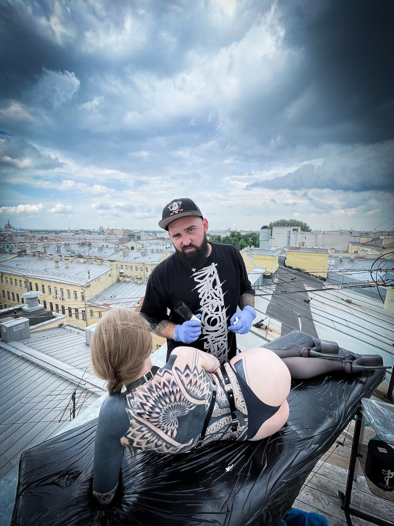 выездные тату перфомансы Дмитрия Палкина