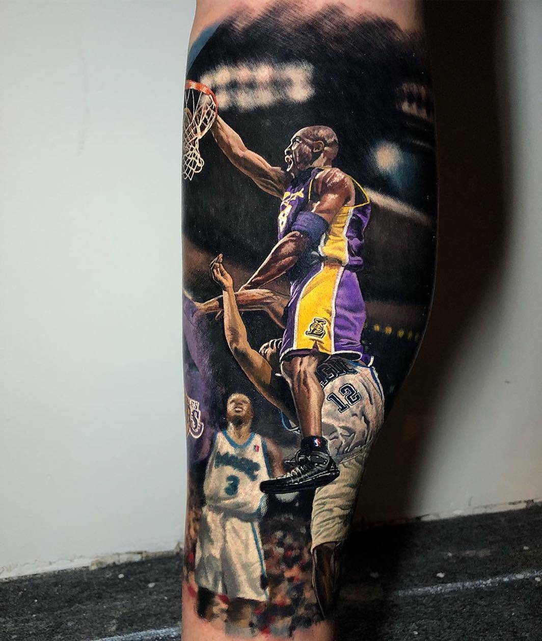Artista di tatuaggi Steve Butcher, tatuaggio a colori realistico Kobe Bryant