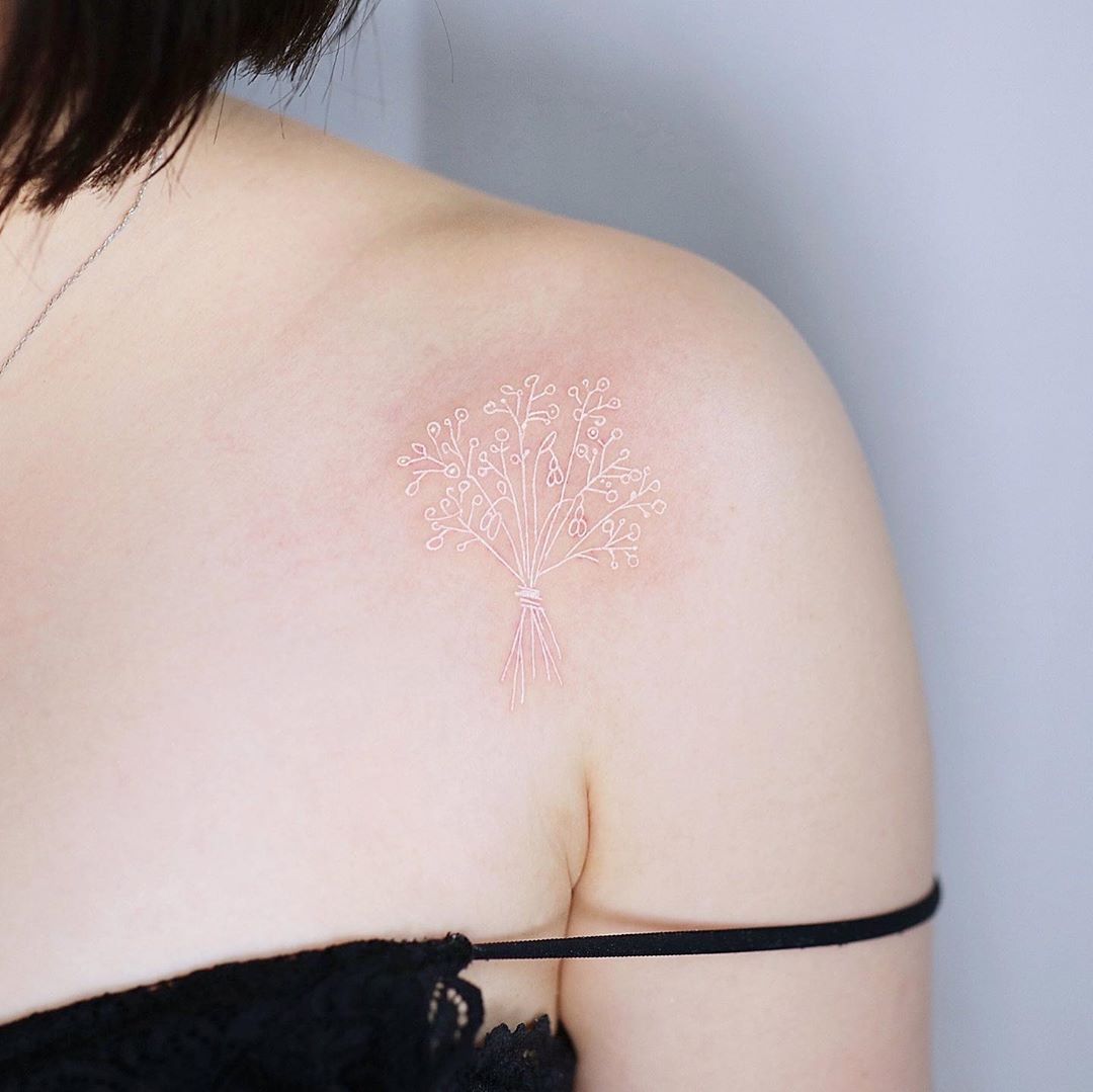 Tatuaggio con inchiostro bianco | Artista del tatuaggio @honma_tat