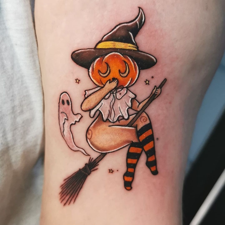 @missmoth_tattoo @missmoth_tattoo