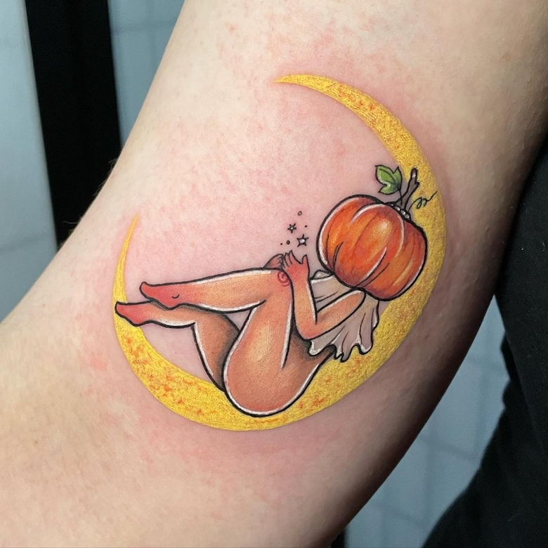 @missmoth_tattoo @missmoth_tattoo