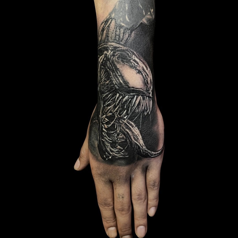 @kelvinleow.tattoo marvel Venom 토이트 by @kelvinleow.tattoo