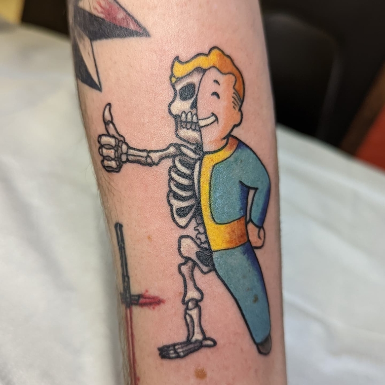 @julie_tattoos fallout, 투어, 갤러리, 사진 @julie_tattoos color,old school,vault boy,skeleton,fallout