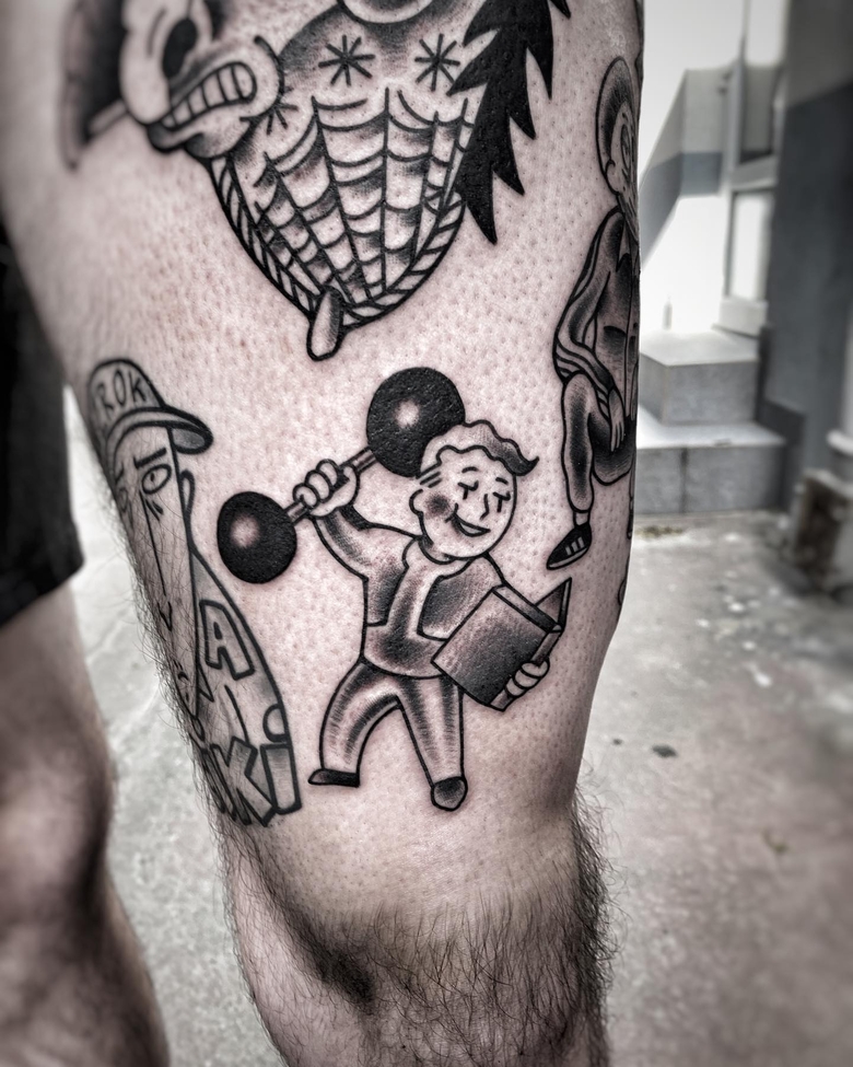 @mikenofcuktattoo fallout, 투어, 갤러리, 사진 @mikenofcuktattoo black,old school,vault boy,fallout tattoo