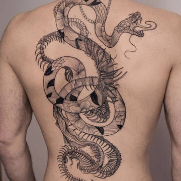 Lesya Crow's Engraving-Inspired Tattoo Revolution