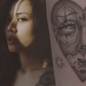 Ink Tears, Chicano, and Clowns: 트랑 누엔의 독특한 스타일