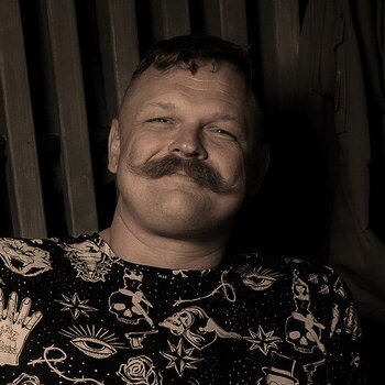 타투이스트 BUFFOON-TATTOO studio