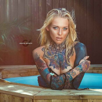 타투 모델 Lauren Brock