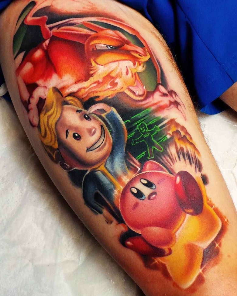 Tattoo 아티스트 스티븐 컴폰턴의 색상 새로운 학교 토이트가 저자의 스타일로 제작됨 | 미국